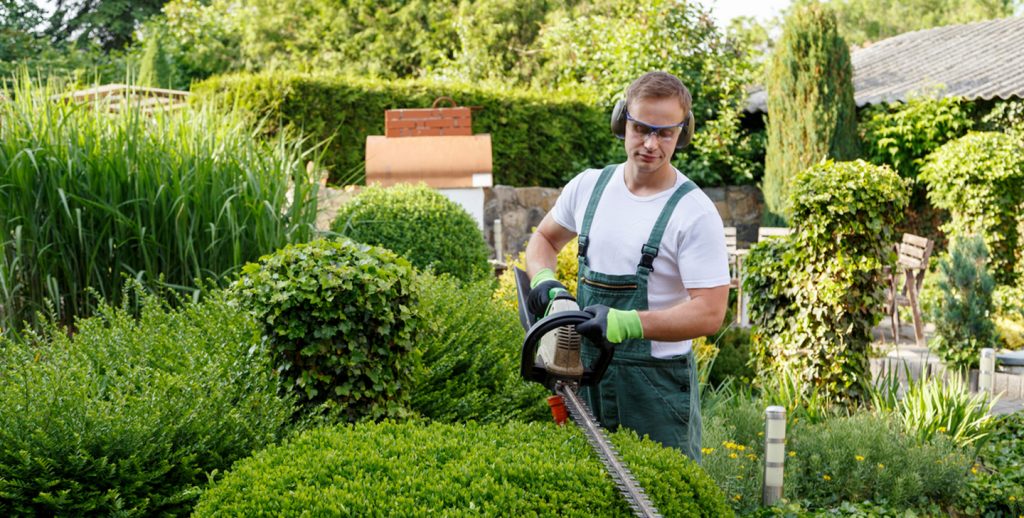 Adjusting the Wire on Your String Trimmer thumbnail photo