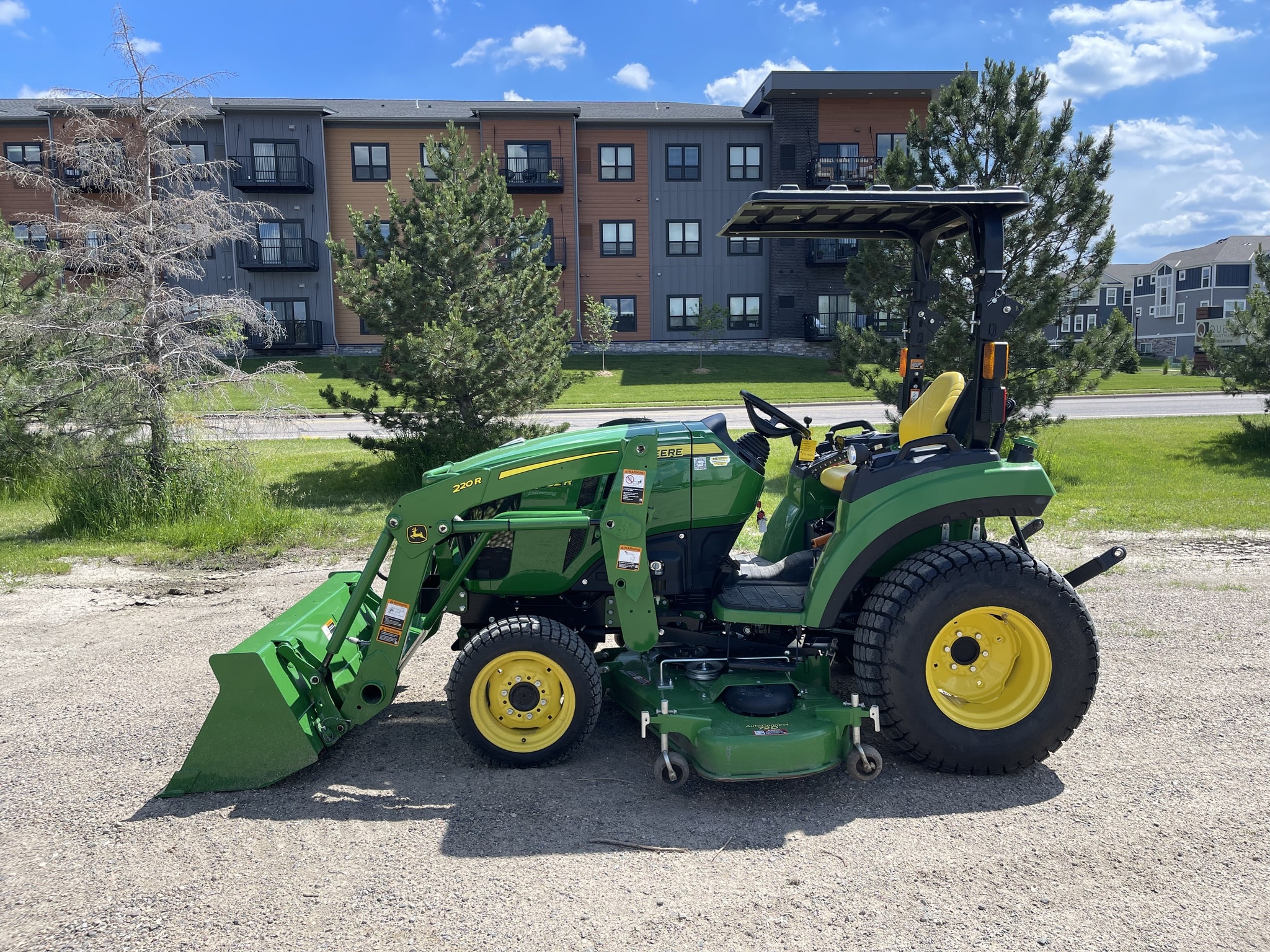 John Deere 2032R: 32 Hp Tractor Power - hkn0obe