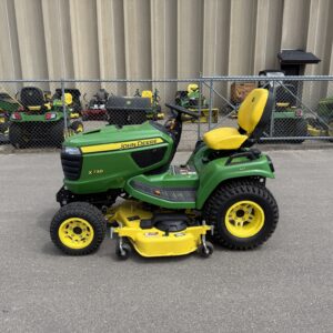 2022 John Deere X738