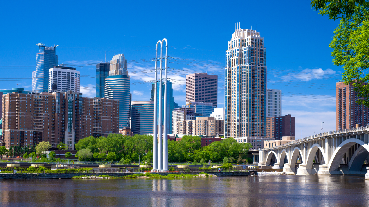 Best Ways to Clean Up the Yard This Spring Thumbnail image