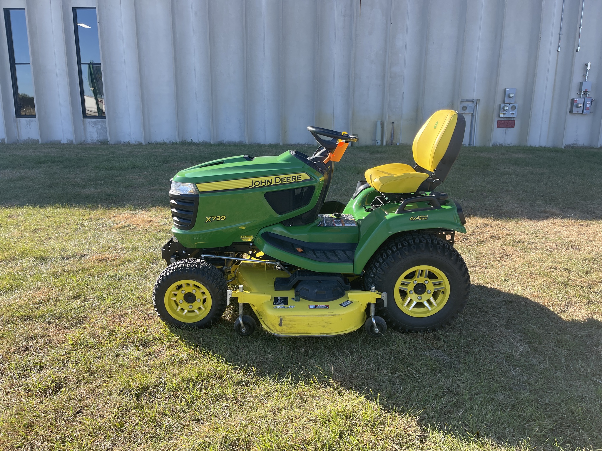 2019 John Deere X739 - Minnesota Equipment